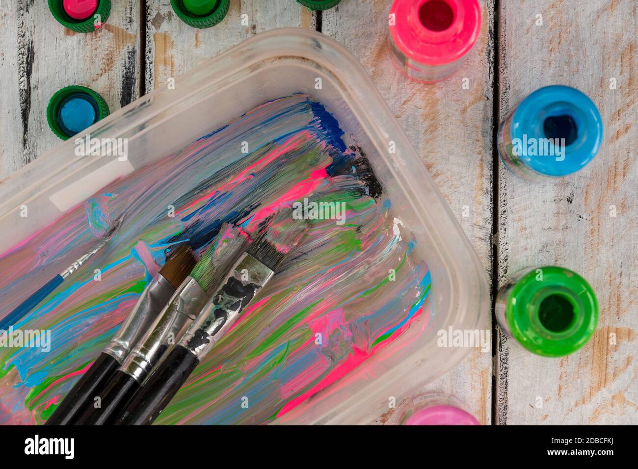 petits tableaux et crayons rustiques Banque D'Images