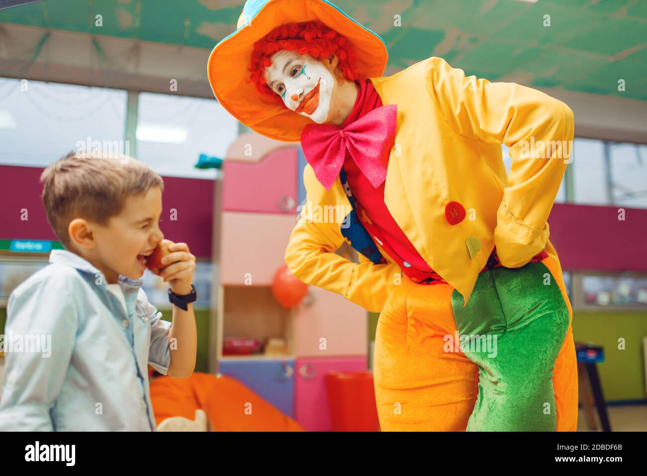 Dancing Clown Banque D Image Et Photos Page 5 Alamy