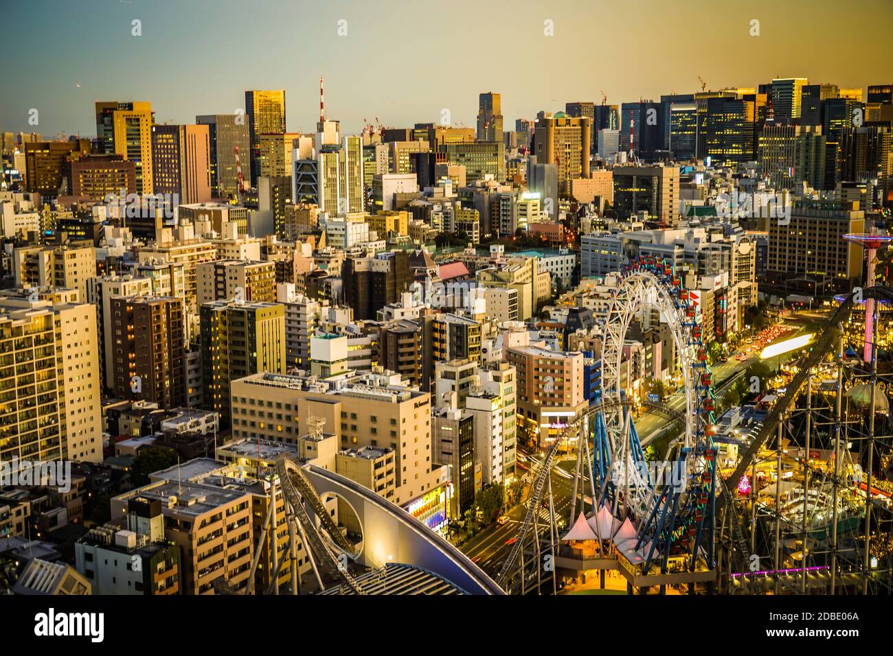 Coucher de soleil depuis le centre civique de Bunkyo (région de Tokyo). Lieu de tournage zone