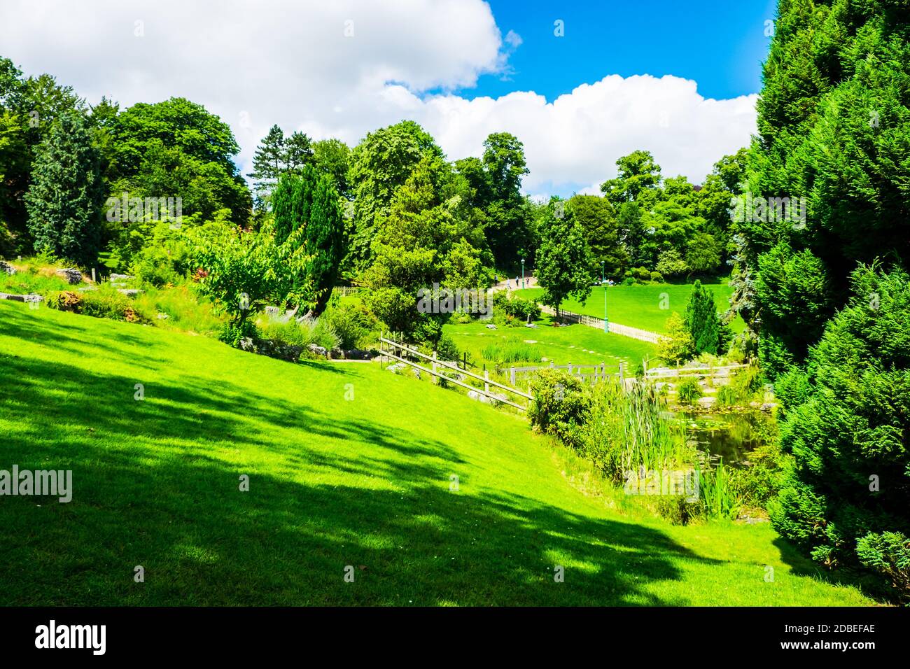 Vue sur les pelouses et les massifs fleuris d'Avenham et de Miller Park, Preston Banque D'Images