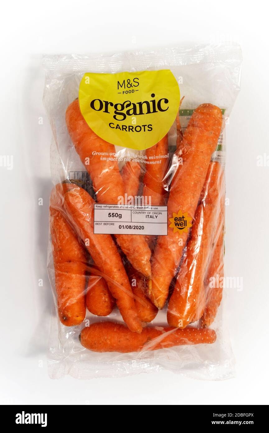 M&S carottes biologiques importées d'Italie Banque D'Images
