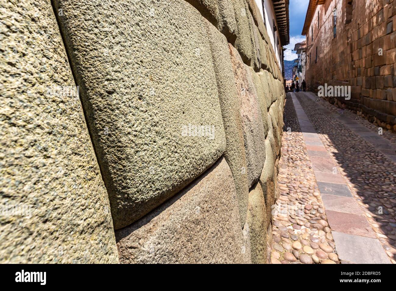 Douze angles de pierre, belle rue étroite et murs de bâtiments au centre de Cusco ou Cuzco ville, Pérou. Amérique du Sud. Banque D'Images