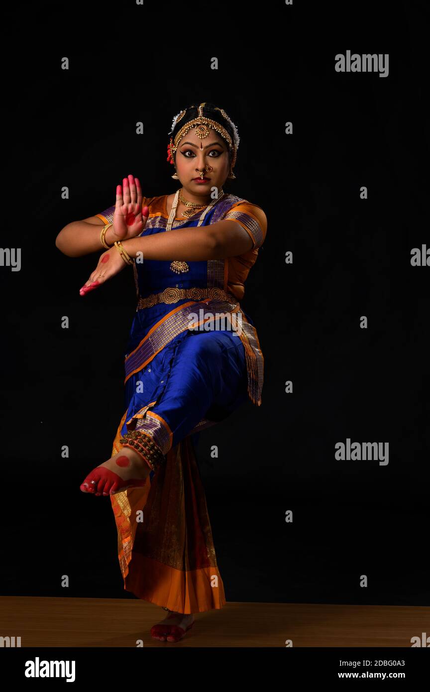 Danseur Kuchipudi dans posture de Natraj représentant Lord Shiva Banque D'Images
