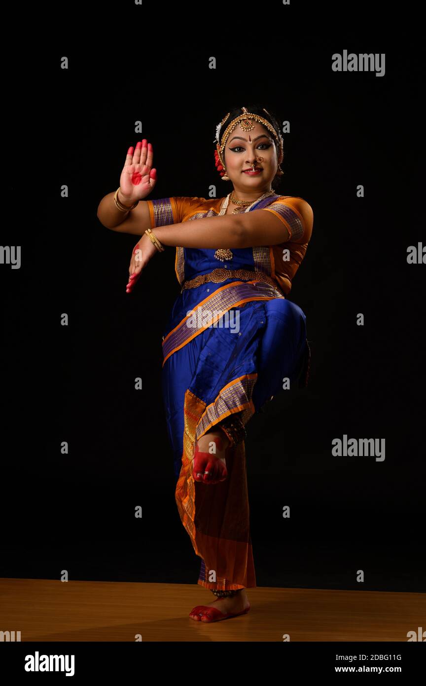 Kuchipudi danseur présentant Lord Shiva en se présentant sur scène Banque D'Images