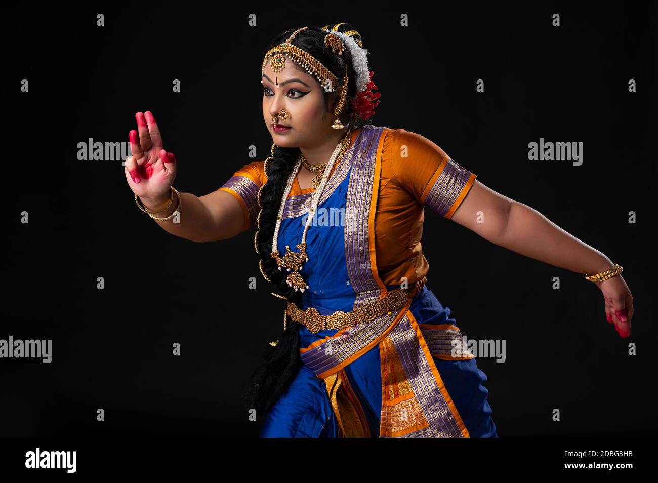 Kuchipudi danseuse présentant Lord Shiva dans sa performance Banque D'Images