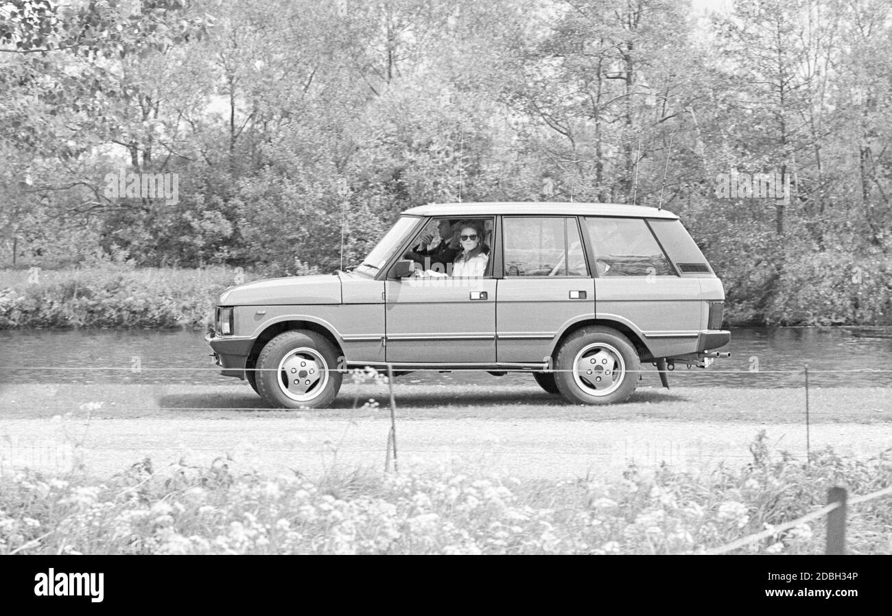 Prince Andrew et Sarah Ferguson en voiture à Windsor Park Banque D'Images