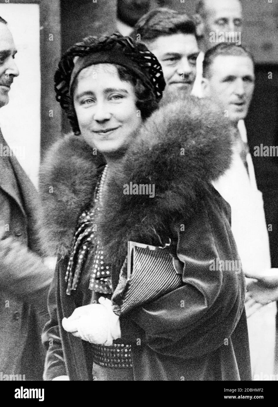 La reine Elizabeth souriante. Photo non datée, env. 1935. Banque D'Images