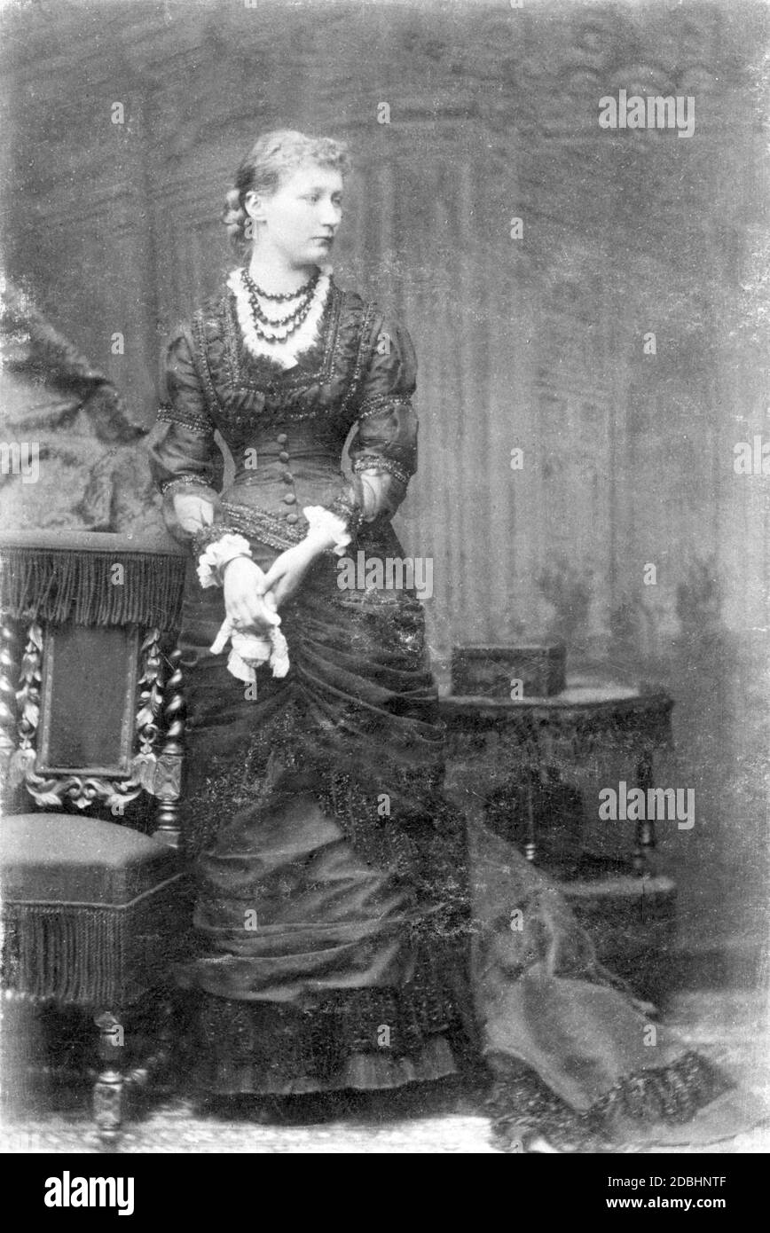 Le portrait montre la princesse Augusta Victoria du Schleswig-Holstein-Sonderburg-Augustenburg, l'impératrice d'Allemagne. Photo non datée, prise vers 1880 Banque D'Images