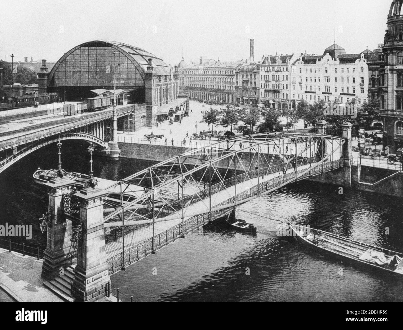 Vue sur la gare Friedrichstrasse de Berlin. Banque D'Images