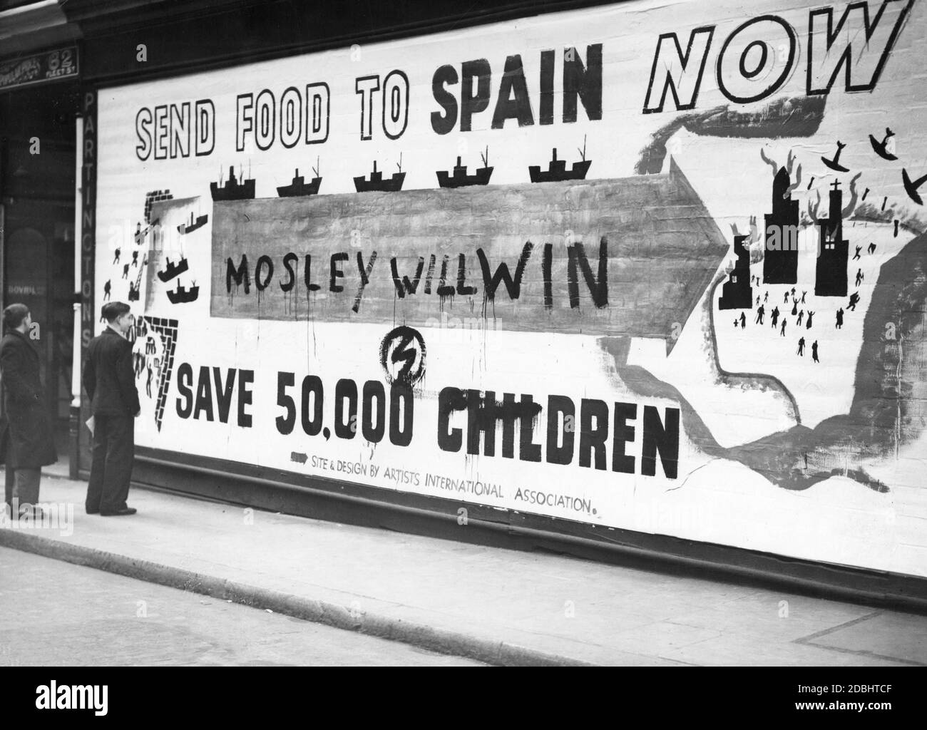 'Une affiche au coin de Bouverie Street et Fleet Street à Londres, qui promeut l'aide alimentaire à l'Espagne, a été défait par les partisans de l'Union britannique des fascistes (BUF) avec les mots 'Mosley will win' et leur symbole ''Flash and Circle''.' Banque D'Images