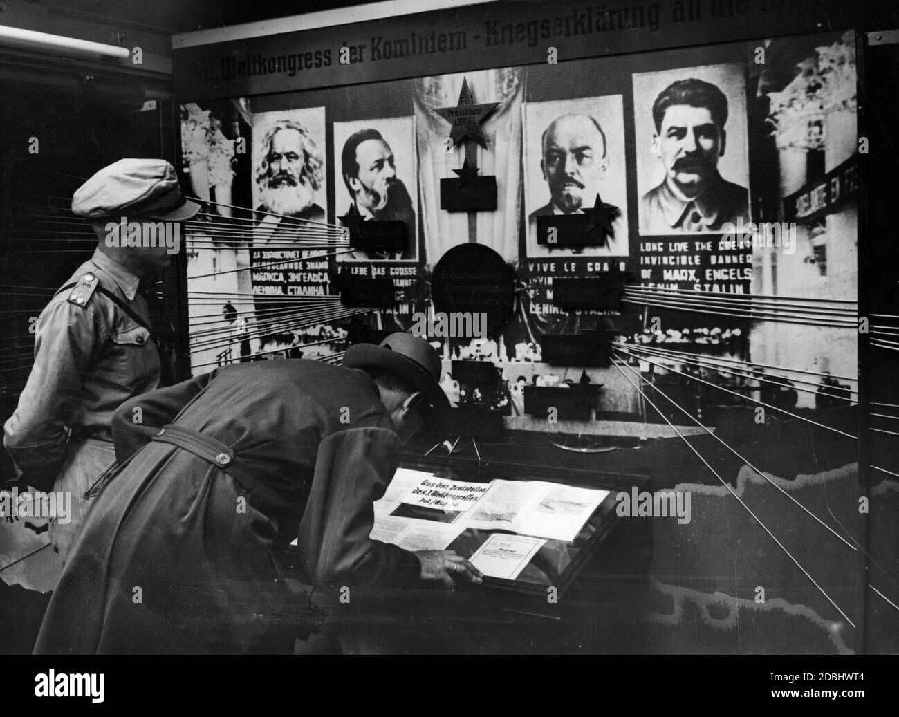 'Vue de l'exposition ''Weltfeind Nr.1 - der Bolschewismus'' (ennemi mondial No.1 - bolchevisme) pendant le Congrès du Parti nazi à Nuremberg en 1936. L'événement est organisé par le NSDAP et l'anti-Comintern. Banque D'Images