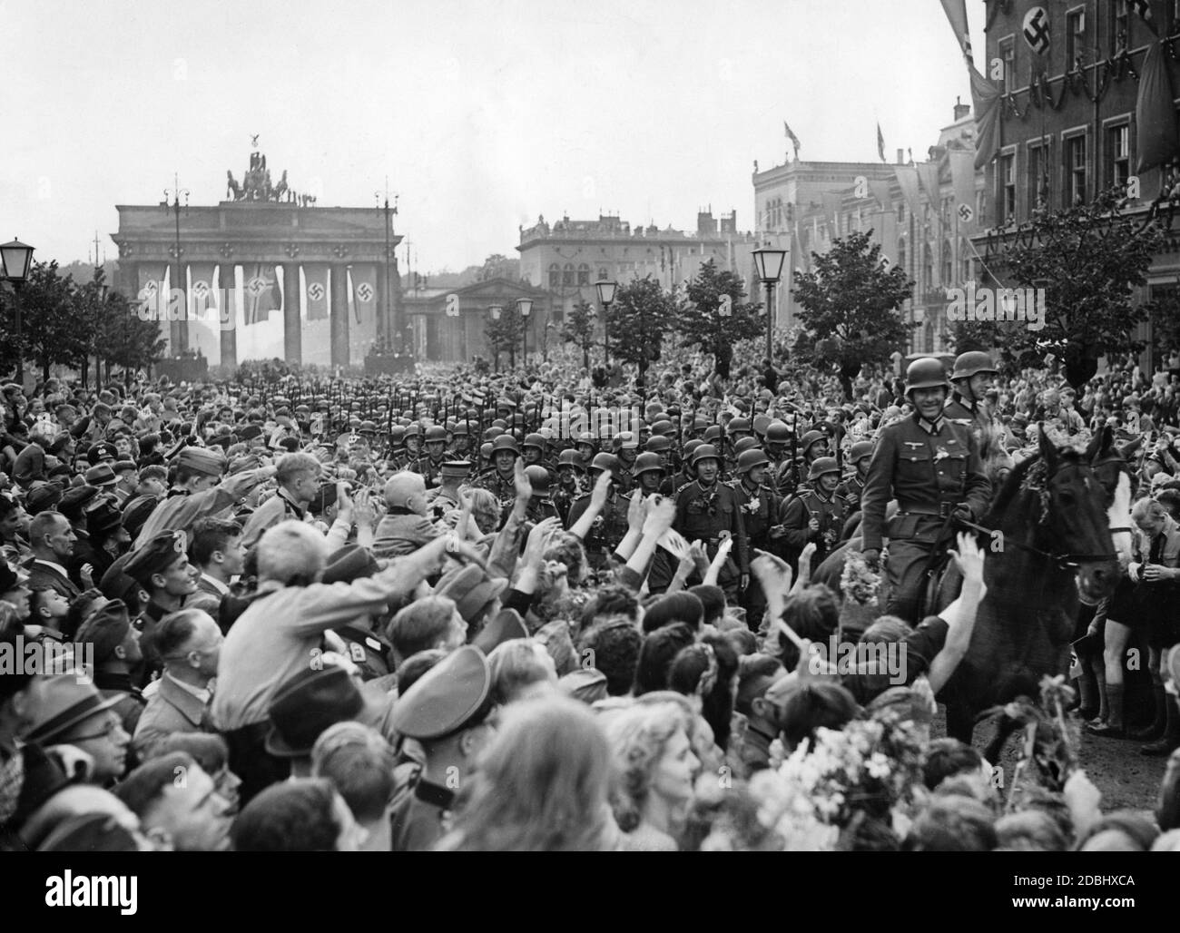 Défilé de la victoire de la Wehrmacht à Berlin après la fin des hostilités en France. Banque D'Images