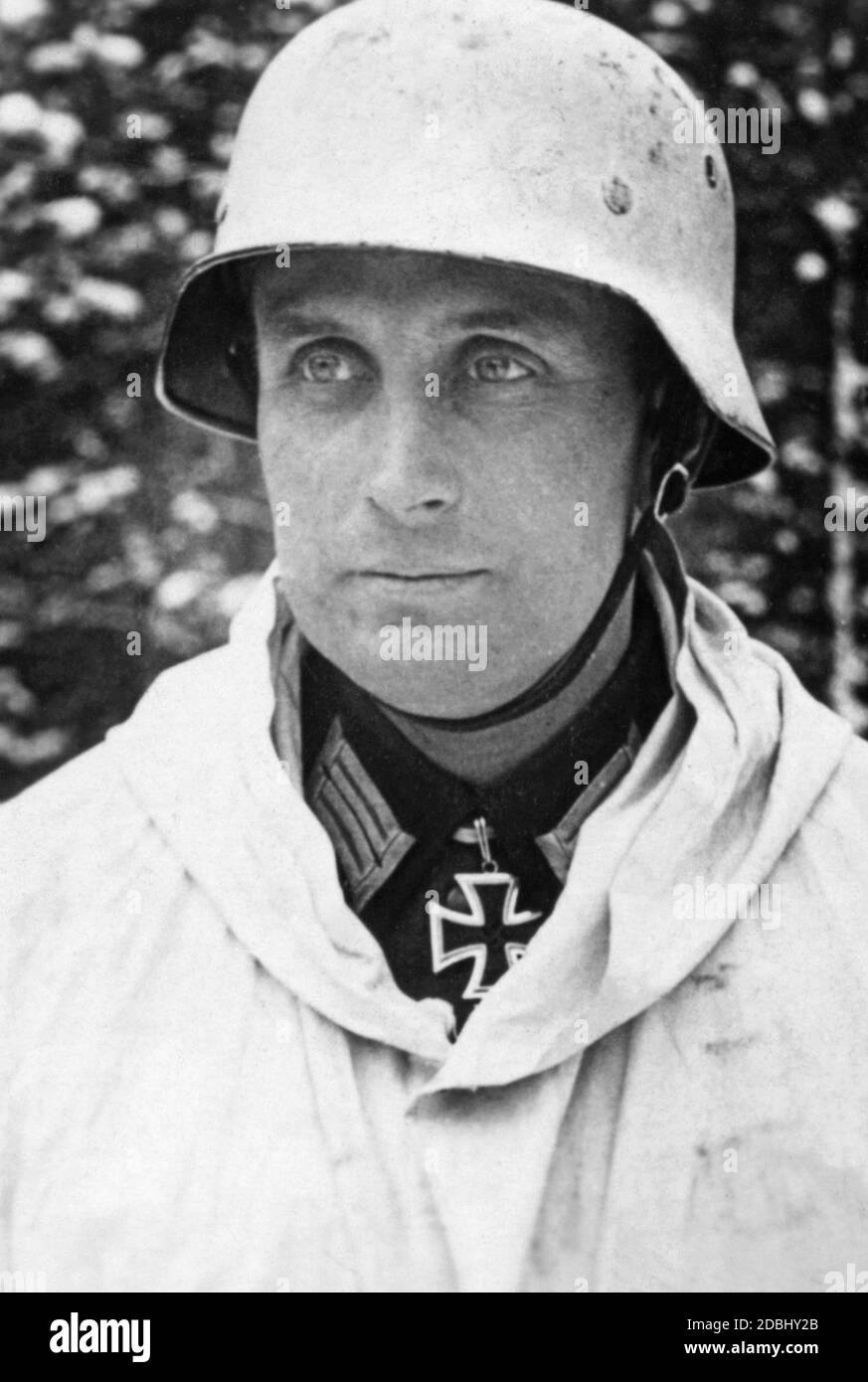Lieutenant Gerhard Etzold, Kradschuetzen-BTL. 8, avec la Croix du Chevalier en 1940. La date est la date de l'attribution. Banque D'Images