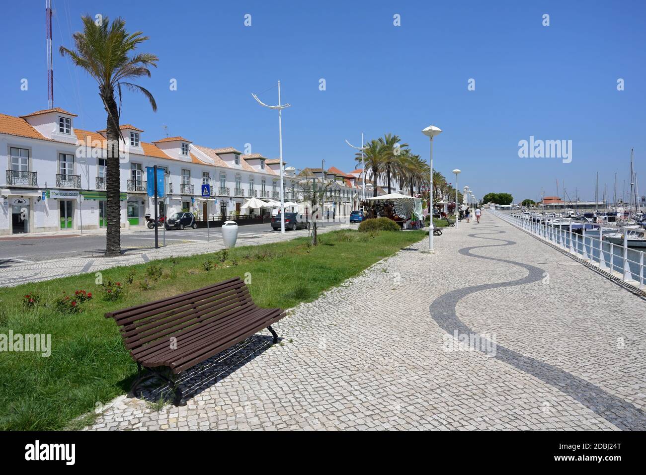 Promenade au bord de l'eau, Vila Real de Santo Antonio, Algarve, Portugal, Europe Banque D'Images