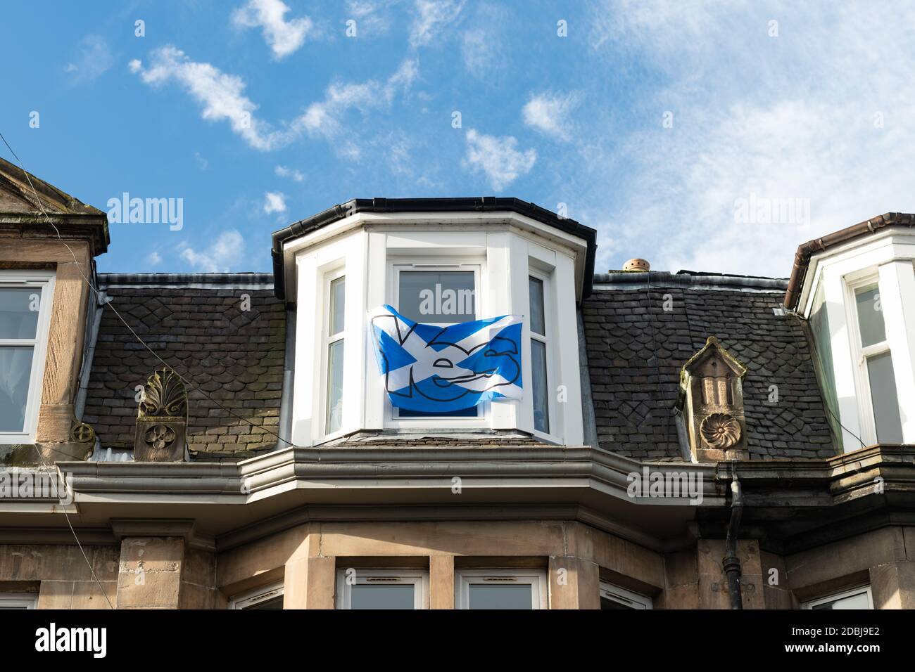 Scottish Independence oui Saltire drapeau dans la maison fenêtre à Stirling, Ecosse, Royaume-Uni en 2020 Banque D'Images