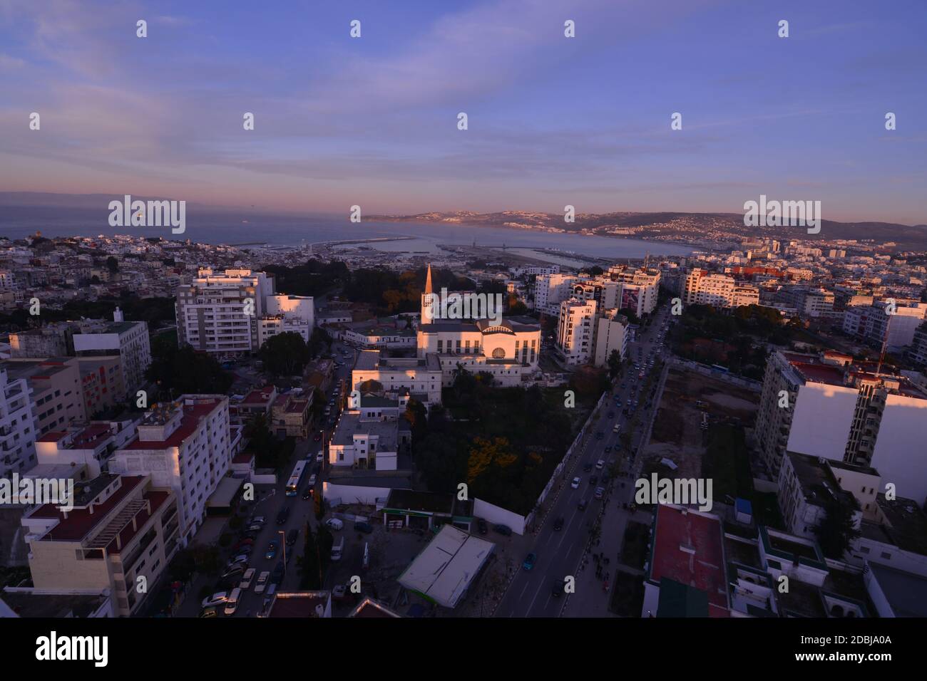 Une photographie aérienne de la ville de Tanger au Maroc. Banque D'Images