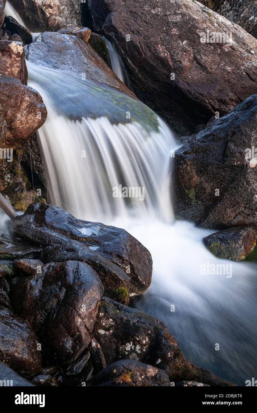 Cascade avec effet de flou, Snowdonia, pays de Galles du Nord Banque D'Images