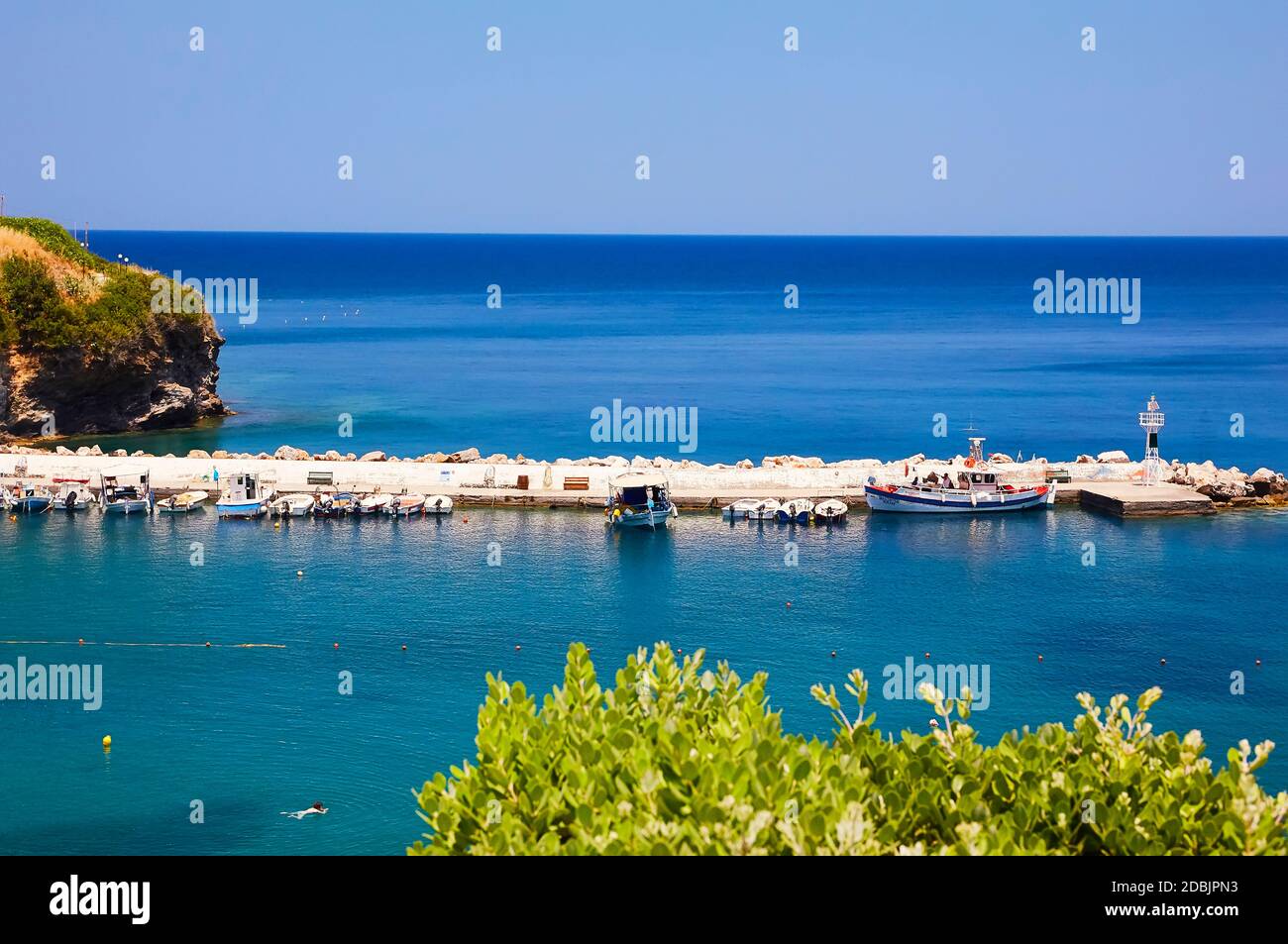 BALI, L'ÎLE DE CRÈTE, GRÈCE - 8 JUIN 2019 : la belle vue sur la mer du port de Bali. Banque D'Images