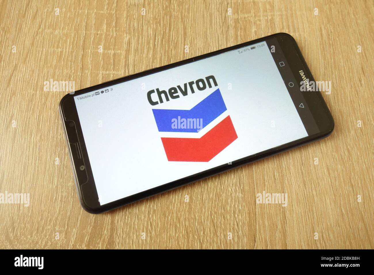 KONSKIE, POLOGNE - 21 juin 2019 : logo de la société Chevron Corporation affiché sur le téléphone mobile Banque D'Images