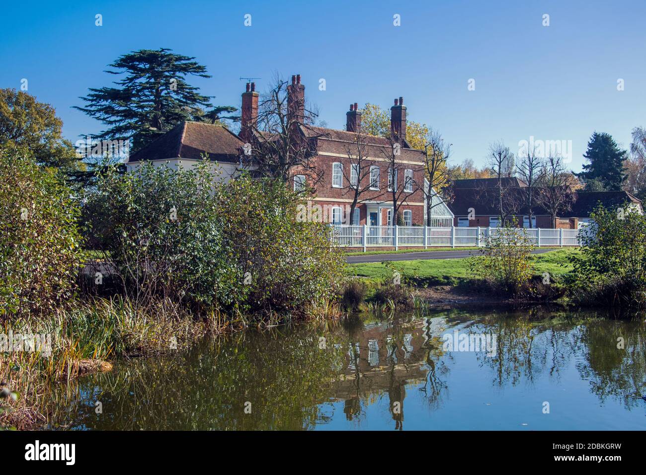 Lac et la maison des Limes correspondant Green Essex Angleterre Banque D'Images
