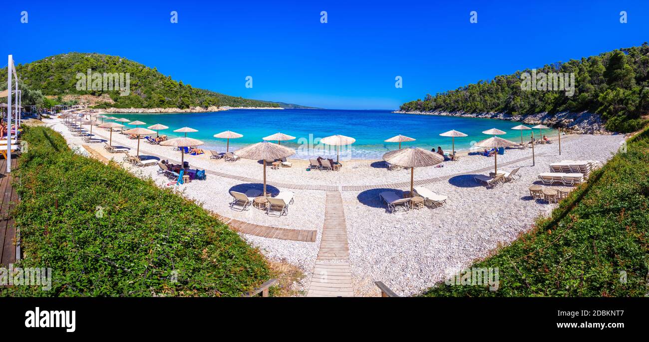 Superbe plage de Leftos Gialos sur l'île d'Alonnisos, Grèce. Banque D'Images