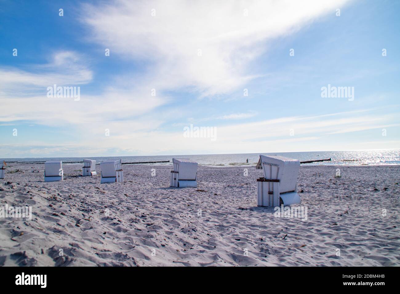 Chaises de plage en été sur Hiddensee Banque D'Images