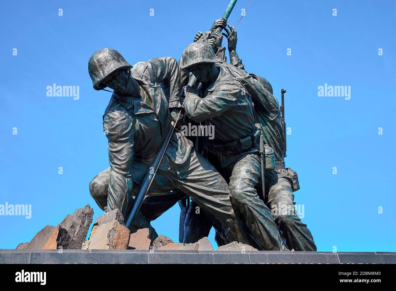 Détail de la grande sculpture en bronze Iwo Jima sur le site du Mémorial de la guerre du corps des Marines des États-Unis à Rosslyn, Arlington, Virginie. Banque D'Images