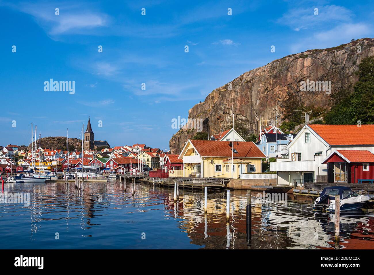 Vue de la ville Fjaellbacka en Suède. Banque D'Images