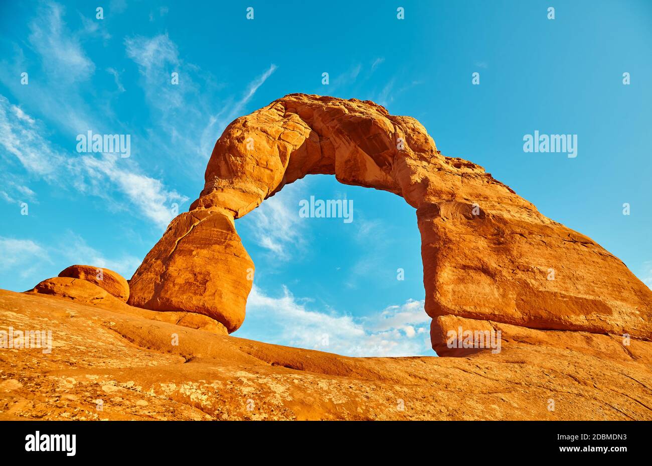 Emblématique Delicate Arch au coucher du soleil, parc national d'Arches, Utah, États-Unis. Banque D'Images