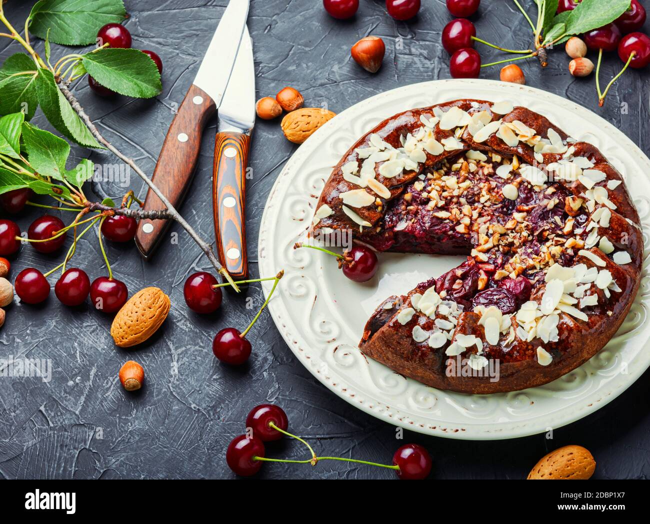 Tarte Aux Cerises Maison Aux Etats Unis Sur La Table Gateau Au Chocolat Aux Cerises Photo Stock Alamy Tarte Aux Cerises Maison Aux Etats Unis Sur La Table Gateau Au Chocolat Aux Cerises Photo Stock Alamy