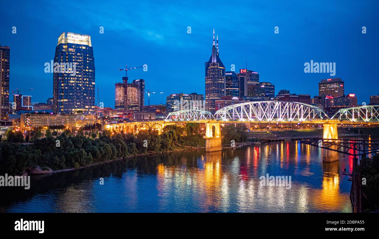 Nashville de nuit - vue imprenable sur la ville - NASHVILLE, TENNESSEE - 15 JUIN 2019 Banque D'Images