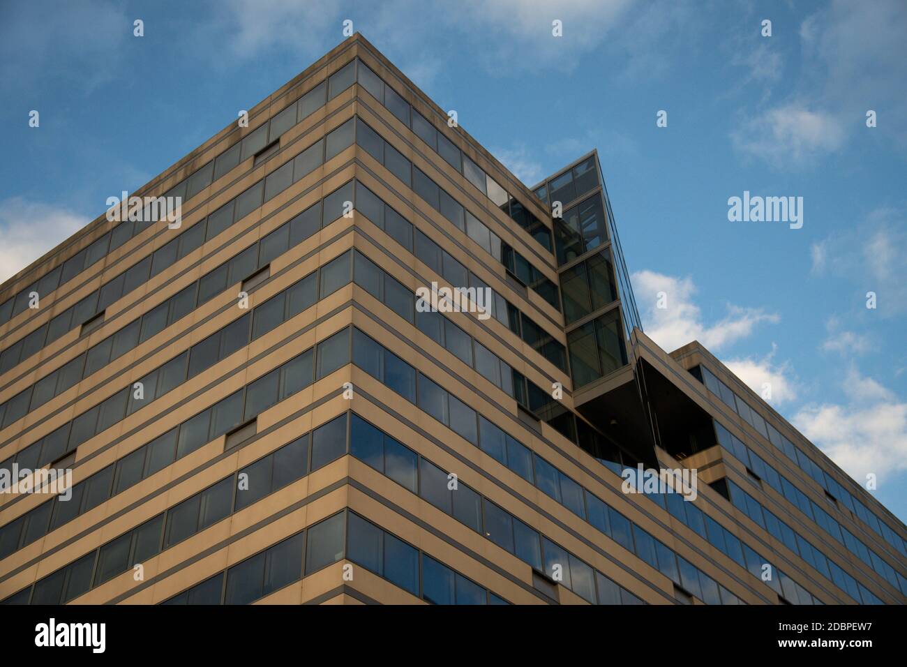 Washington, États-Unis. 17 novembre 2020. Un point de vue général du siège secondaire du Fonds monétaire international (FMI), à Washington, DC, le 17 novembre 2020, dans le contexte de la pandémie du coronavirus. Alors que le président Donald Trump continue de refuser de concéder la défaite lors de la récente élection présidentielle et que son administration refuse l'accès aux informations et aux fonds gouvernementaux nécessaires à l'équipe de transition de Biden, a confirmé que les cas de COVID-19 continuaient d'augmenter de façon spectaculaire dans tout le pays. (Graeme Sloan/Sipa USA) Credit: SIPA USA/Alay Live News Banque D'Images