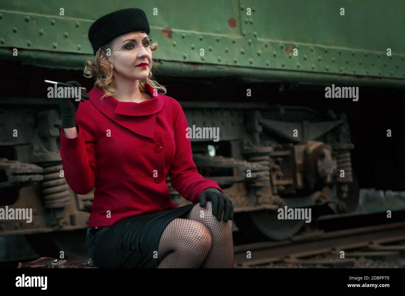 Femme rétro sur la gare Banque D'Images