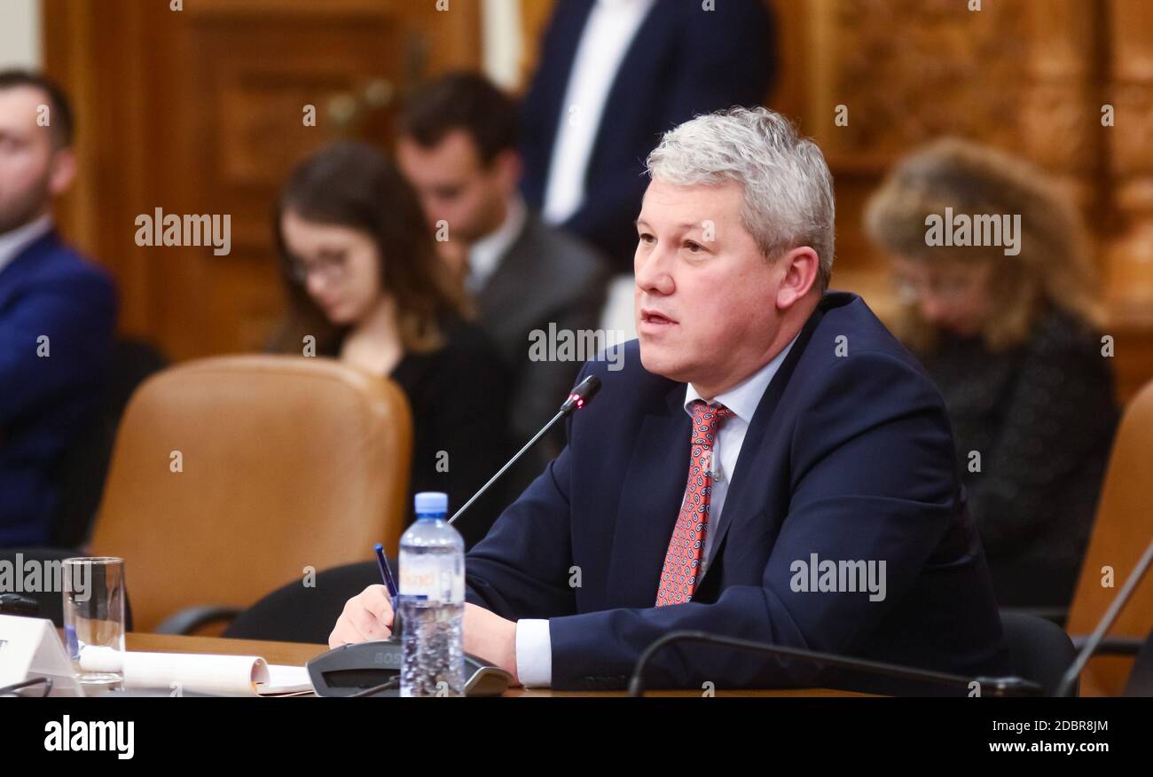 Bucarest, Roumanie - 30 octobre 2019 : Catalan Marian Predoiu, le ministre de la Justice proposé, est entendu dans les commissions du Parlement roumain Banque D'Images