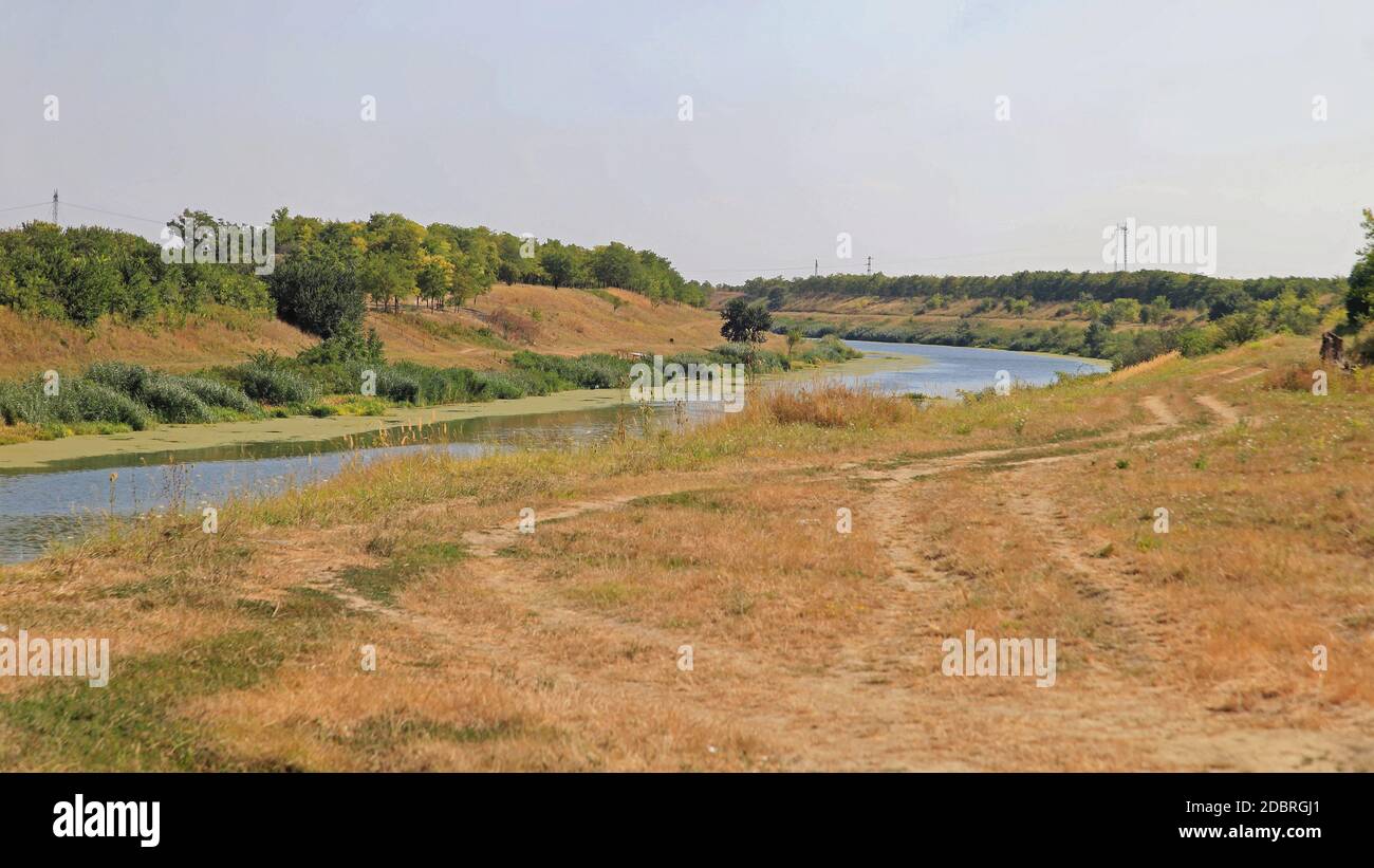 Courbe artificielle du canal de voie navigable en Voïvodine Serbie Banque D'Images