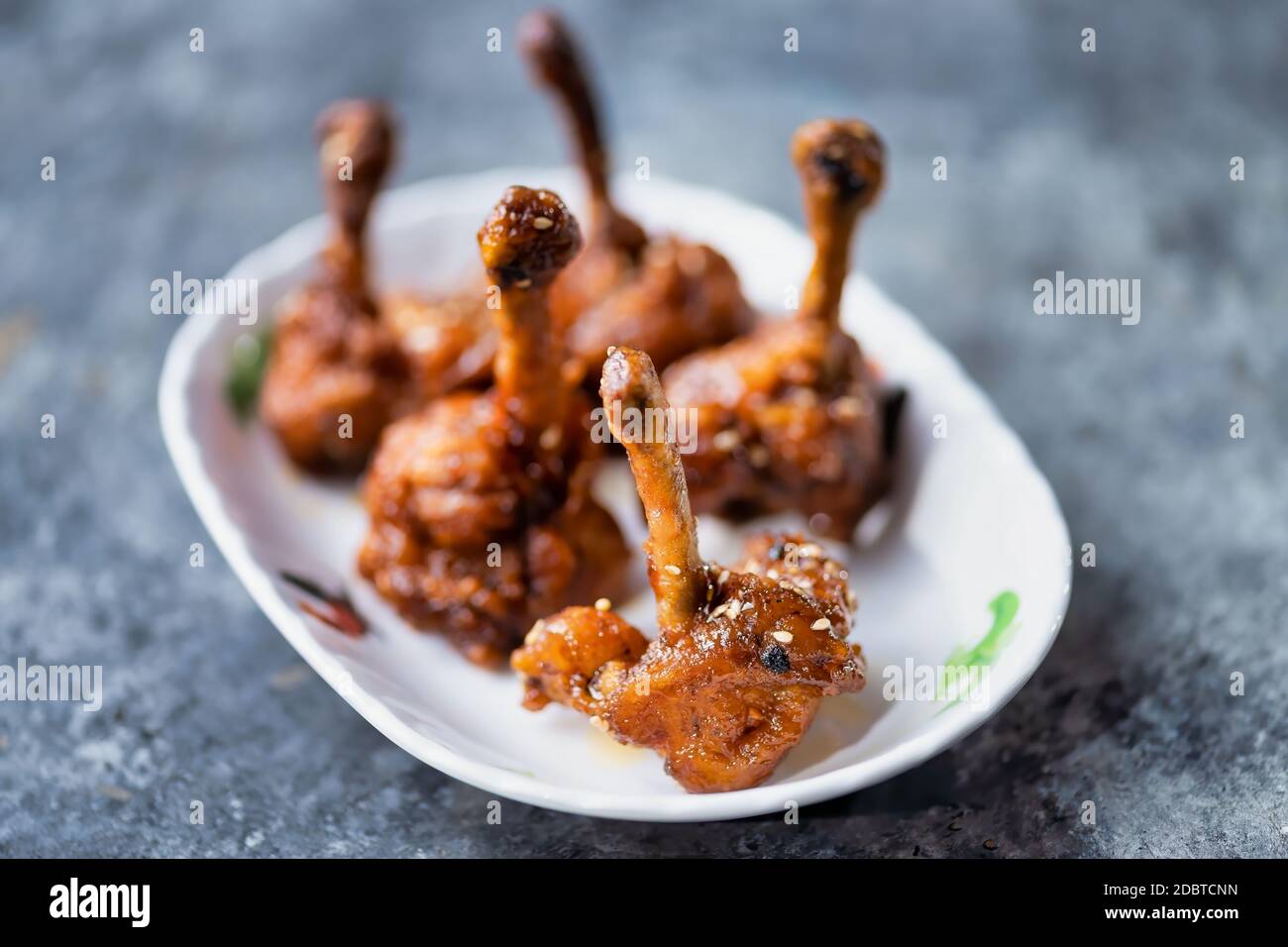 gros plan de la lipop en ailes de poulet frites Banque D'Images