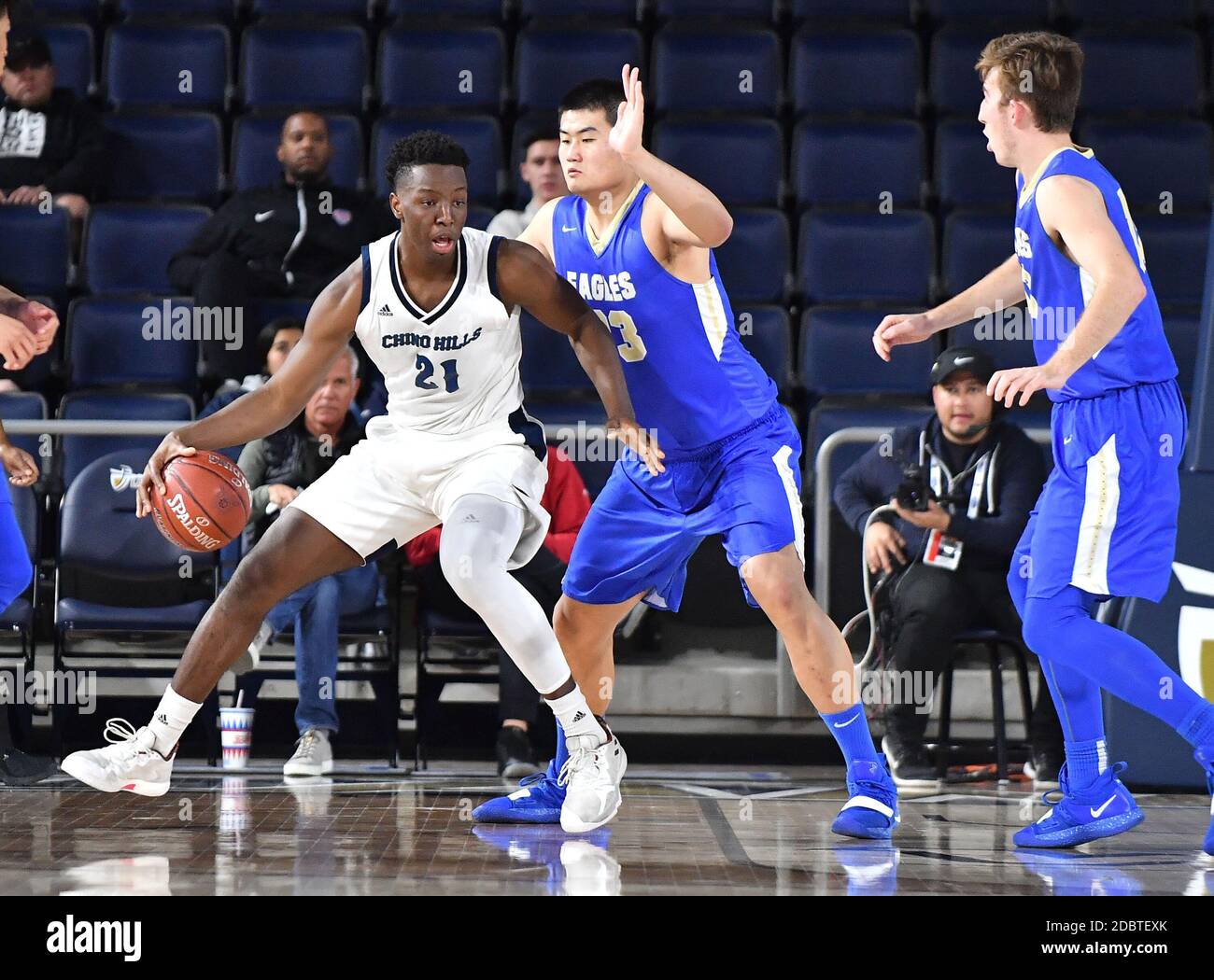 Riverside, CA. 23 février 2019. Onyeka Okongwu #21 en action lors de la CIF-SS DIV 1 Boys Prep Basketball final Santa Margarita vs Chino Hills à l'université baptiste Cal.obligatoire crédit photo: Louis Lopez/Modern Exposure/Cal Sport Media/Alamy Live News Banque D'Images