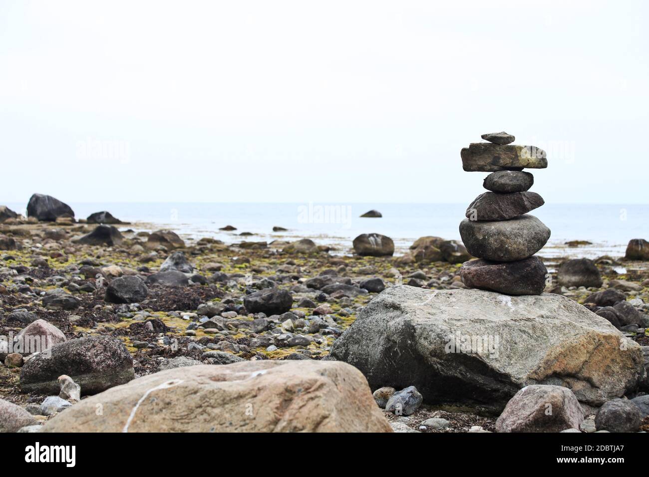 Sculpture en pierre sur la plage Banque D'Images