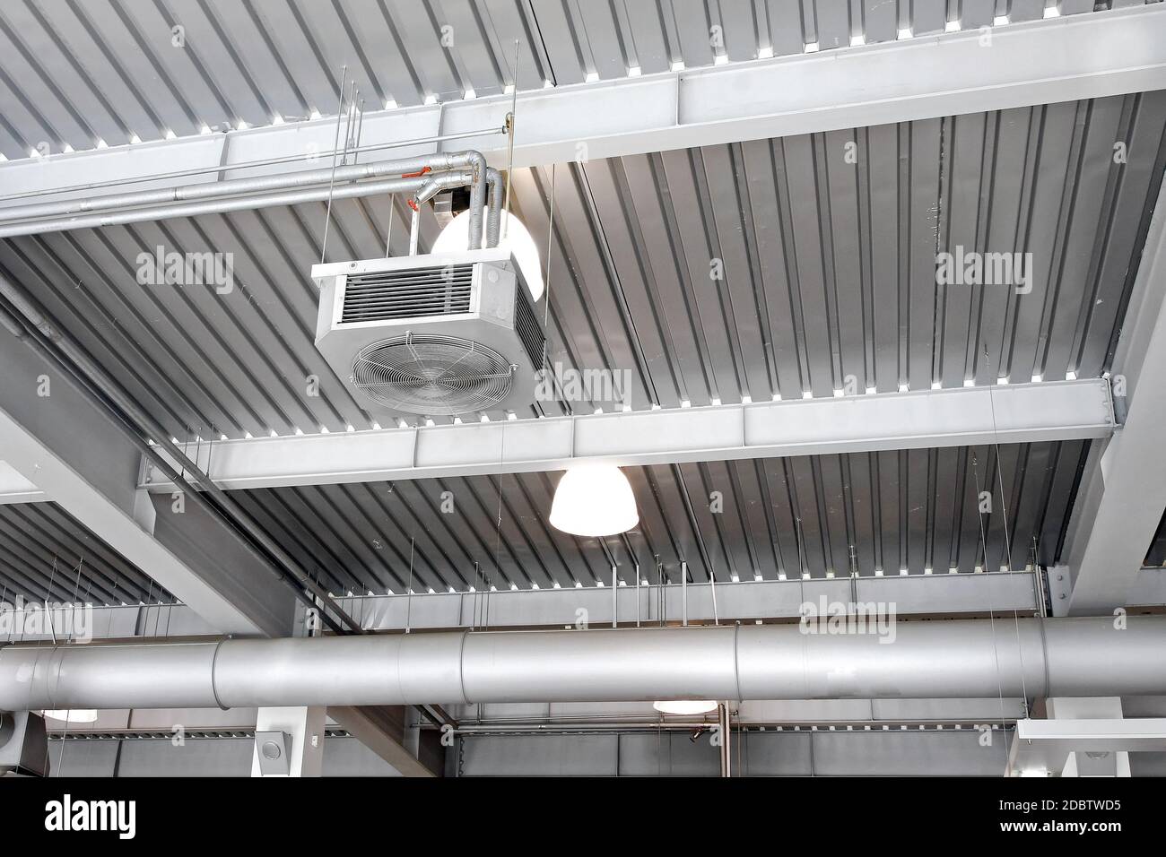 Ventilateur industriel Usine de plafond intérieur Photo Stock - Alamy