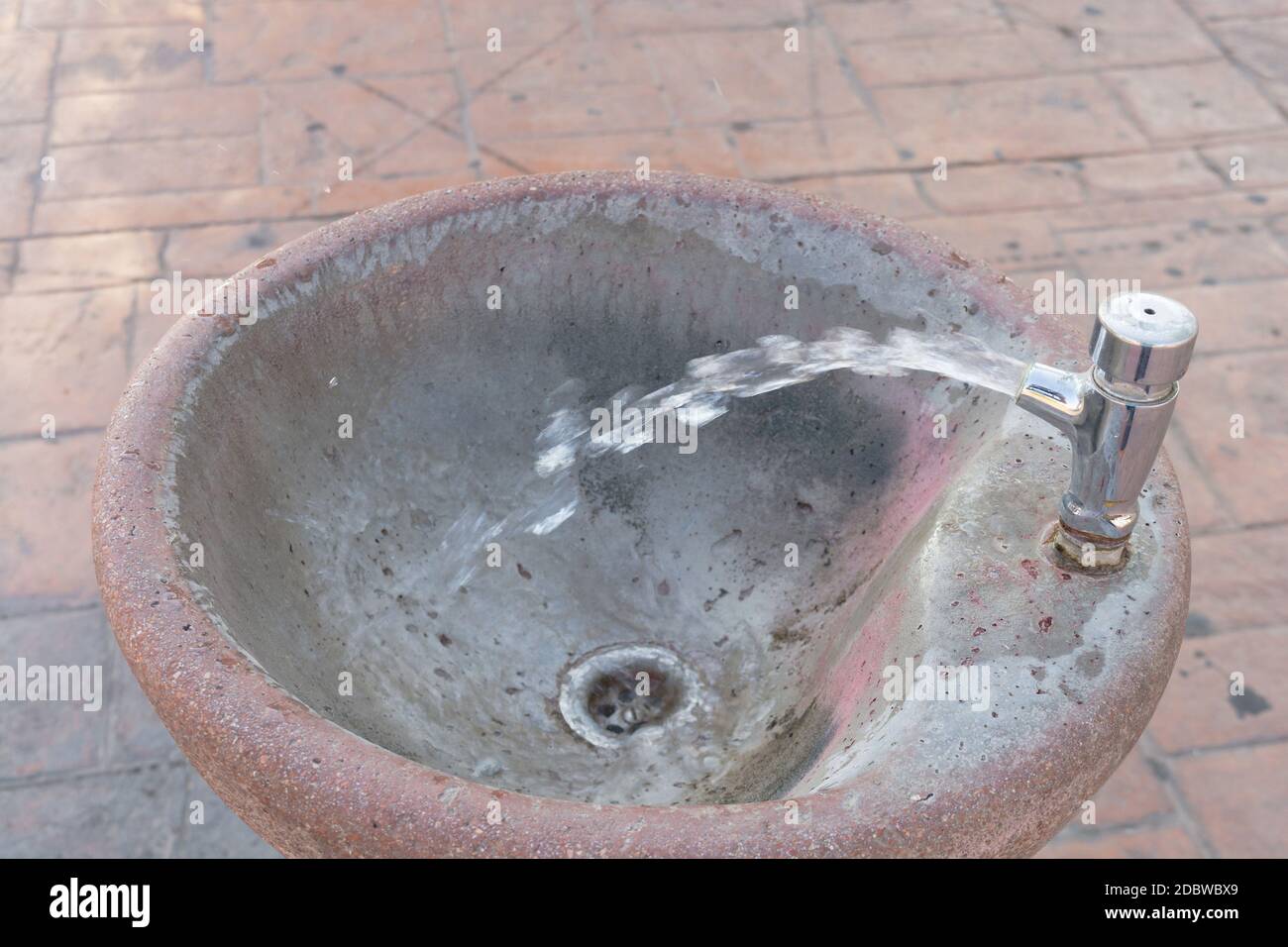 Fontaine décorative sur un parc de rue publique en Espagne Banque D'Images