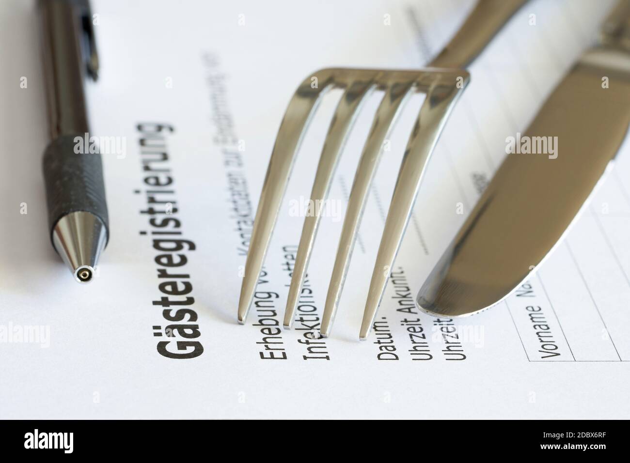 Formulaire d'inscription des invités (GÃ¤steregistrierung) dans un restaurant en Allemagne pendant la pandémie de Corona Banque D'Images