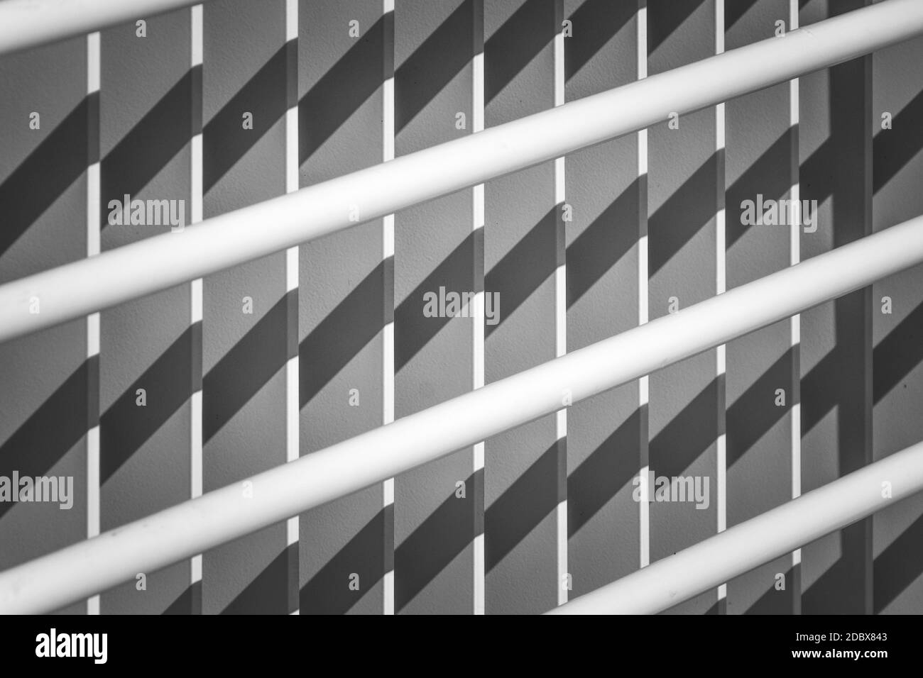 Barrière avec ombres et lumières et effet géométrique. Photo de haute qualité Banque D'Images