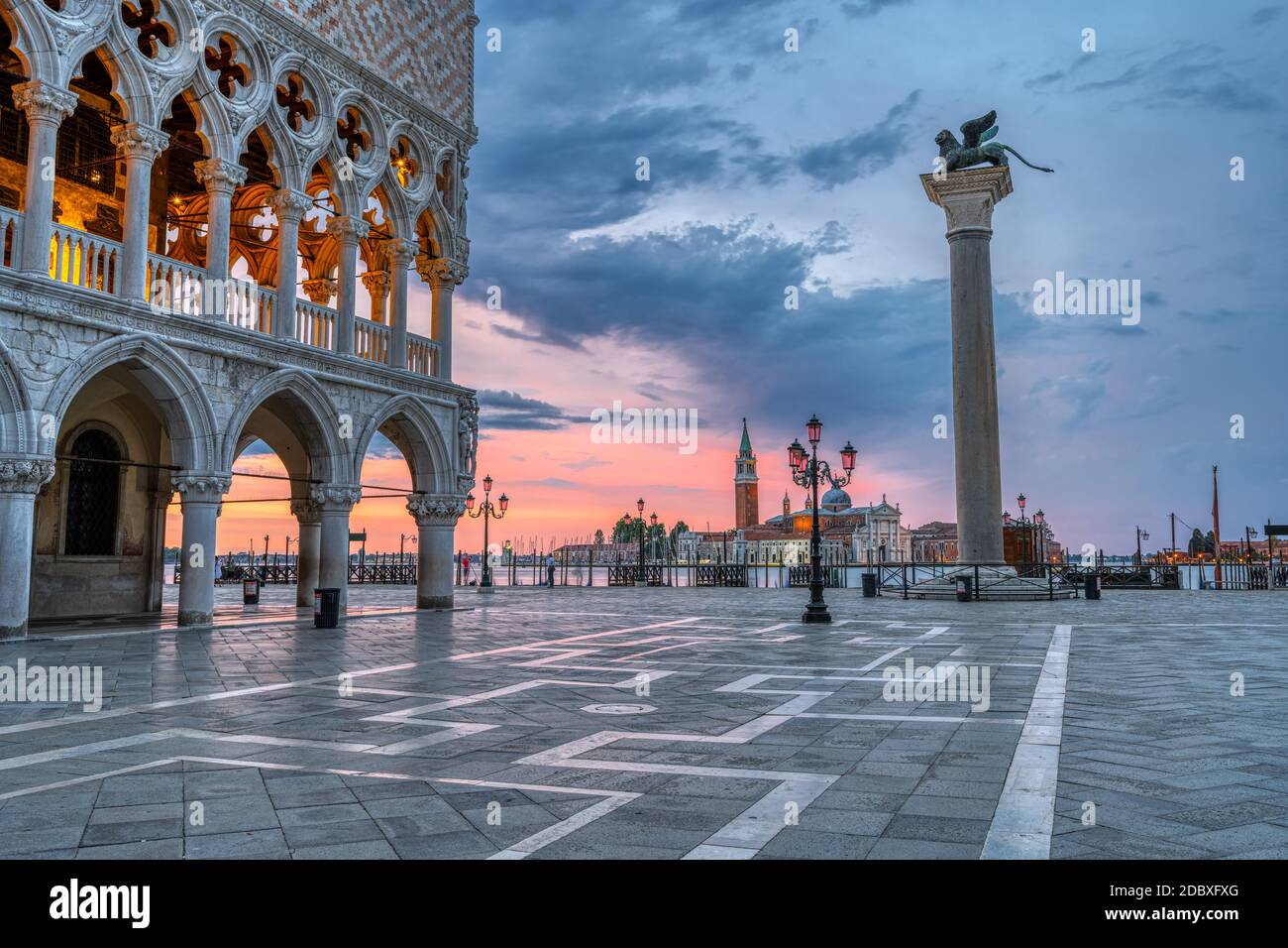 Lever de soleil spectaculaire à la Piazzetta San Marco et à la Palazza Ducale à Venise, en Italie Banque D'Images