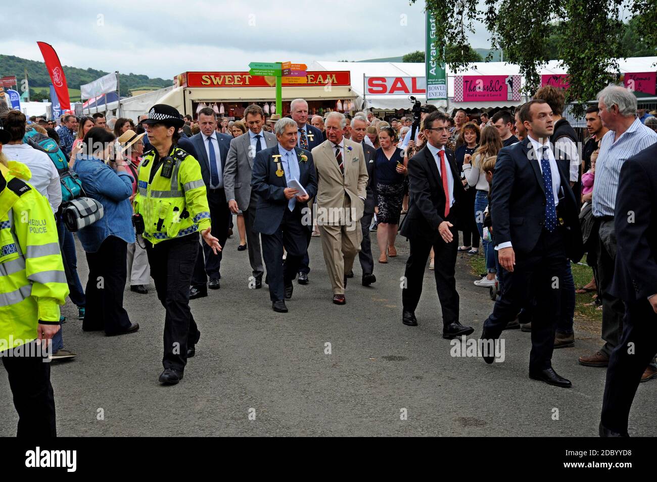 Son Altesse Royale le Prince Charles à l'occasion d'une visite à pied de visiteurs et de commerçants au Royal Welsh Show 2019, Builth Wells Banque D'Images