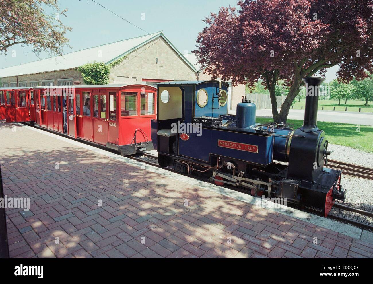 Train à vapeur miniature à Markeaton Park, derby, East Midlands, Angleterre, Royaume-Uni Banque D'Images