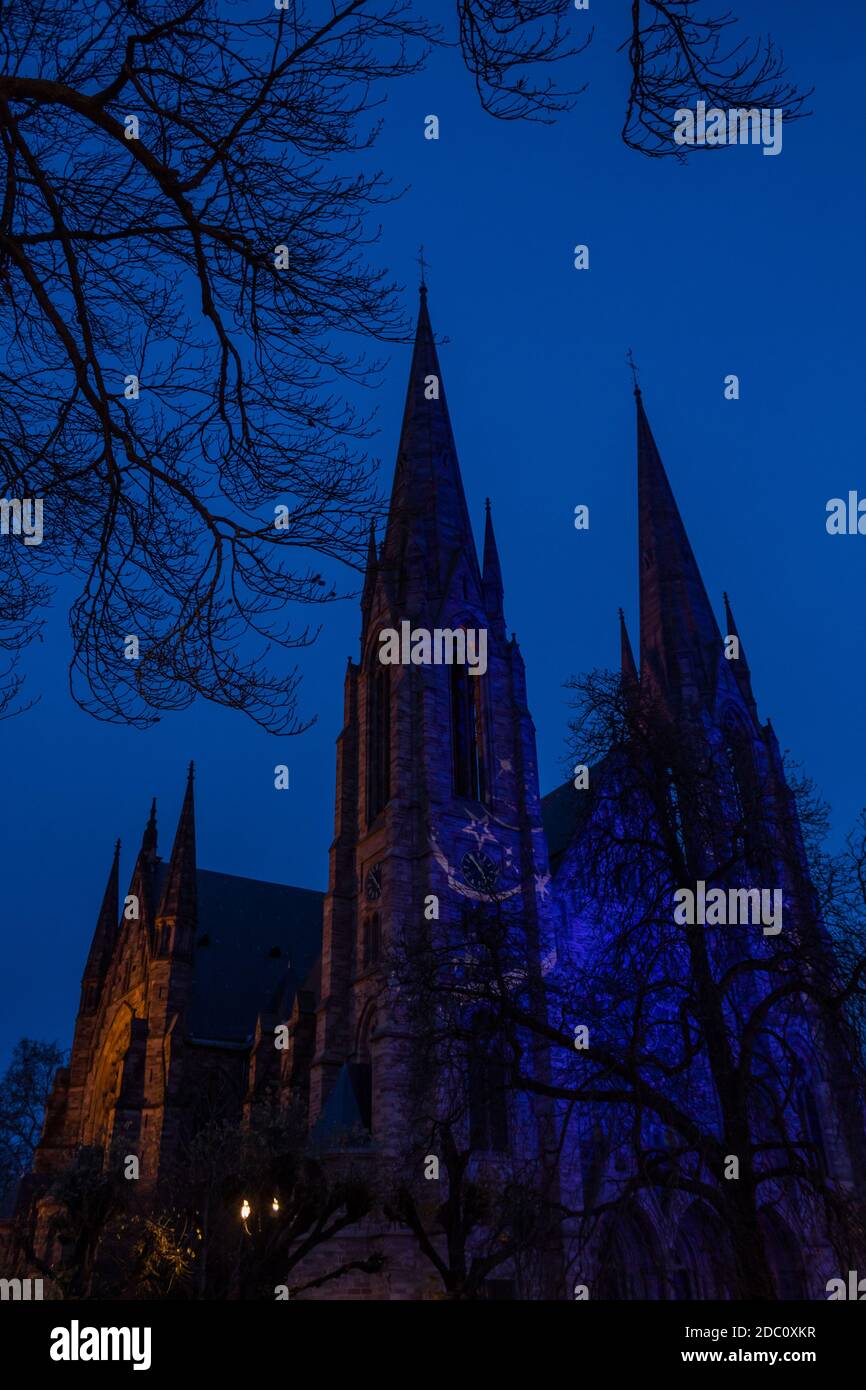 Cathédrale de Strasbourg à Noël la nuit, à Strasbourg, France Banque D'Images