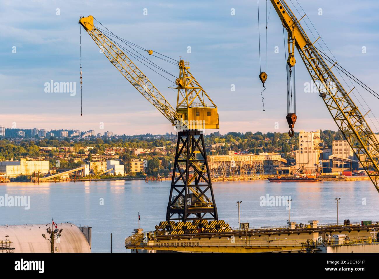 Grue mobile de 40 tonnes à Seaspan Vancouver, Drydock, North Vancouver,  C.-B., Canada Photo Stock - Alamy