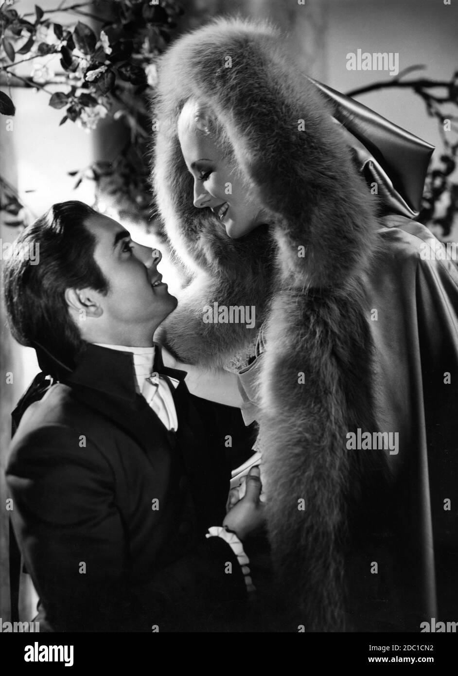 TYRONE POWER et NORMA SHEARER Portrait de Laszlo WILLINGER pour MARIE-ANTOINETTE 1938 directrice W.S. VAN DIKE Metro Goldwyn Mayer Banque D'Images