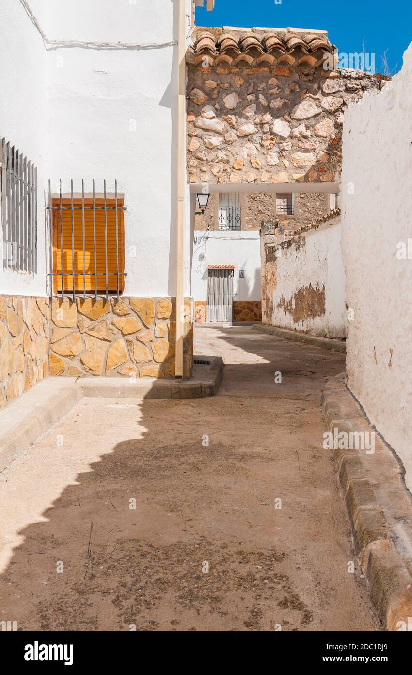 Calle típica manchega. Castillo de Garcimuñoz. Provincia de Cuenca. Castilla la Mancha. Espagne. Banque D'Images
