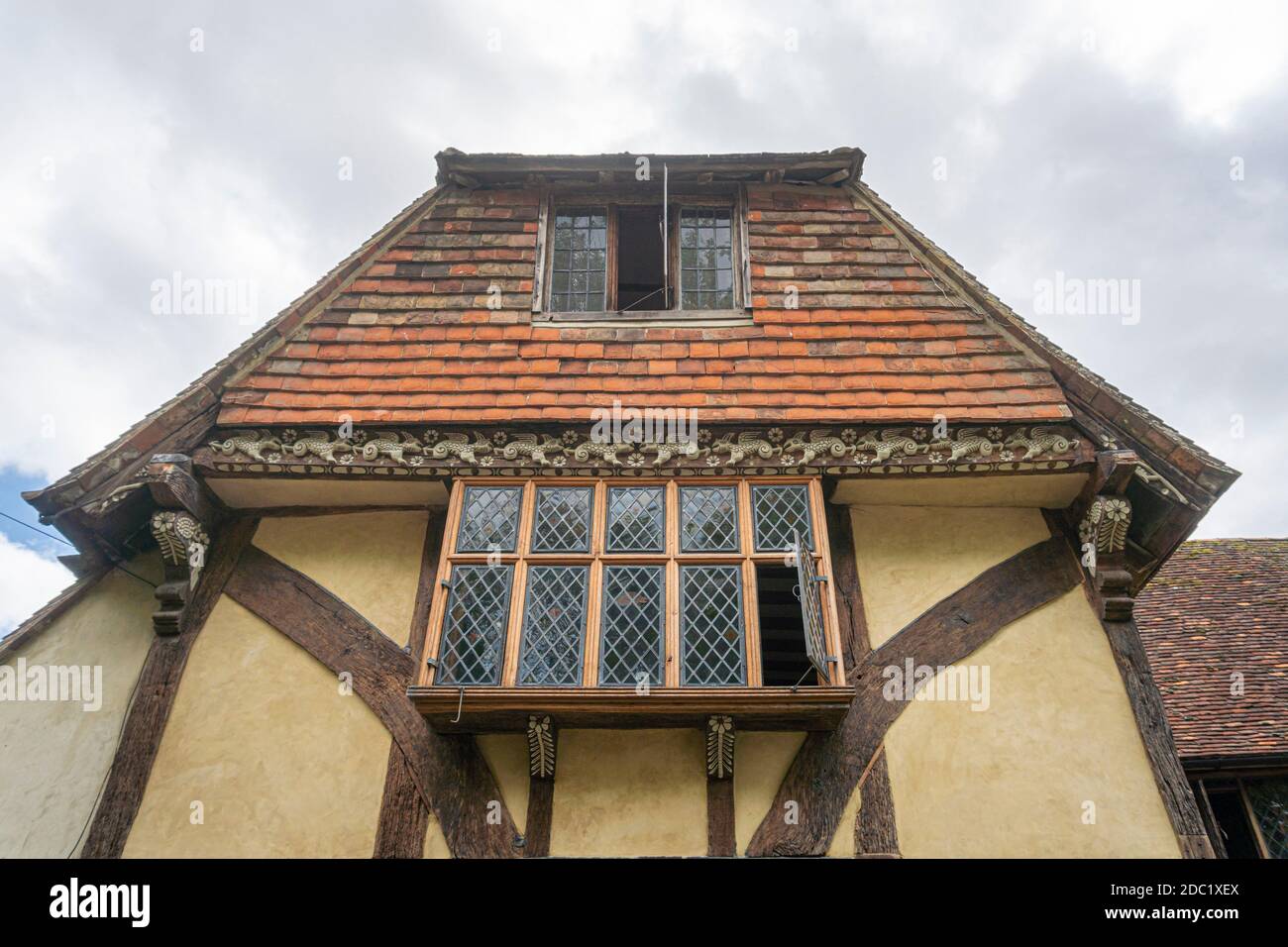 Un ancien cottage à pans de bois dans le village de Smarden, Kent, Royaume-Uni Banque D'Images